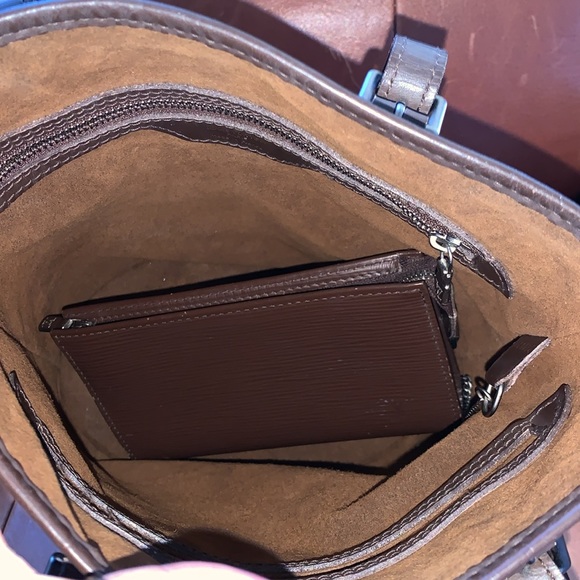 🤎🤎Beautiful Authentic Louis Vuitton Mocha Colored Epi Bucket PM Bag🤎🤎🤎 - Picture 12 of 17